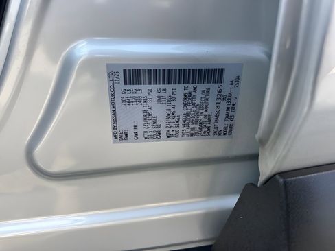 Used 2025 Nissan Rogue SV image 33