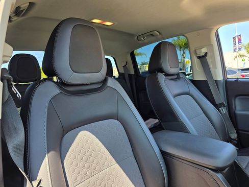 Used 2016 Chevrolet Colorado Z71 w/ Z71 Midnight Edition image 11