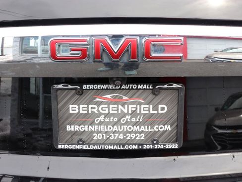 Used 2024 GMC Yukon SLT image 68