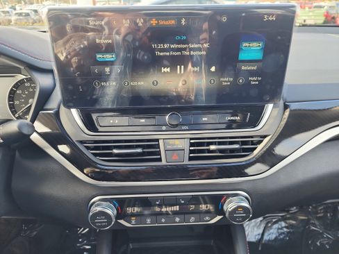 New 2025 Nissan Altima 2.5 SR image 13