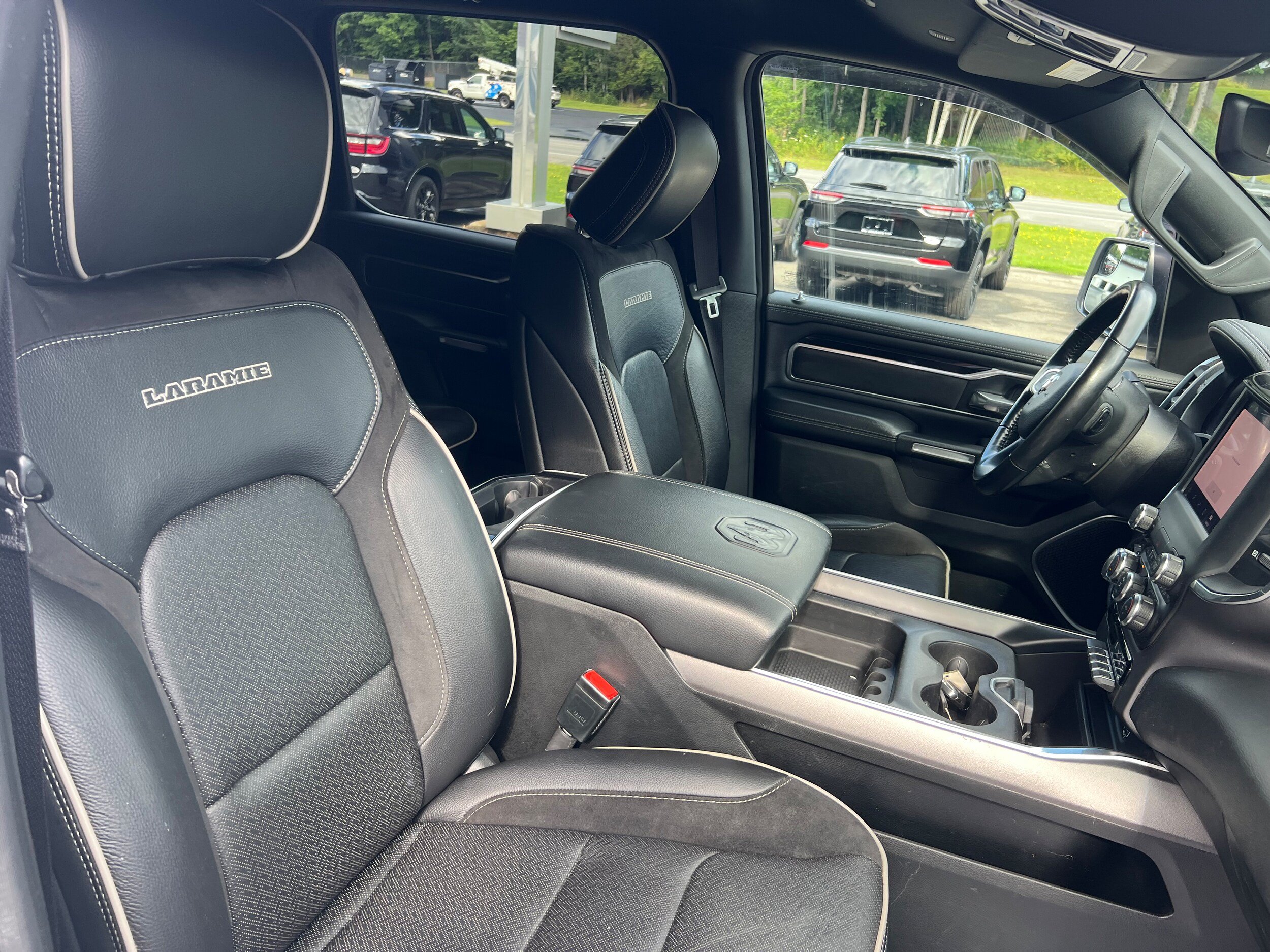Used 2022 RAM 1500 Laramie w/ Sport Appearance Package AWD/4WD image 17