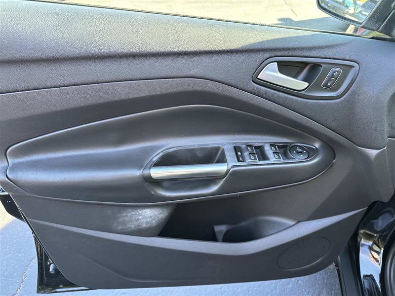 Used 2017 Ford Escape SE w/ Equipment Group 201A FWD image 8
