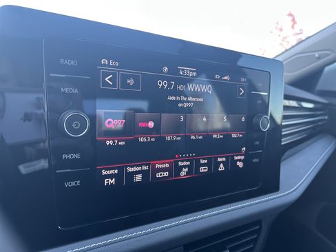 Used 2025 Volkswagen Jetta SEL image 25