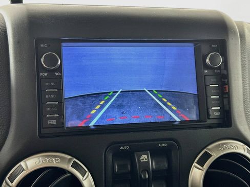 Used 2016 Jeep Wrangler Unlimited Sahara AWD/4WD image 14