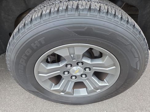 Used 2018 Chevrolet Suburban LT image 11