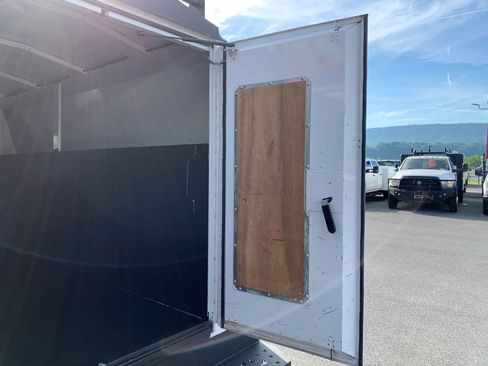 Used 2006 Ford E-350 and Econoline 350 Super Duty RWD image 29