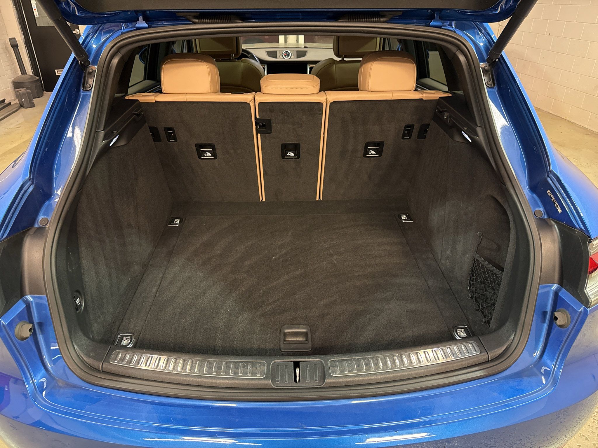Used 2020 Porsche Macan AWD/4WD image 33