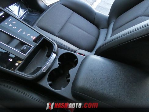 Used 2024 Porsche Macan AWD/4WD image 62