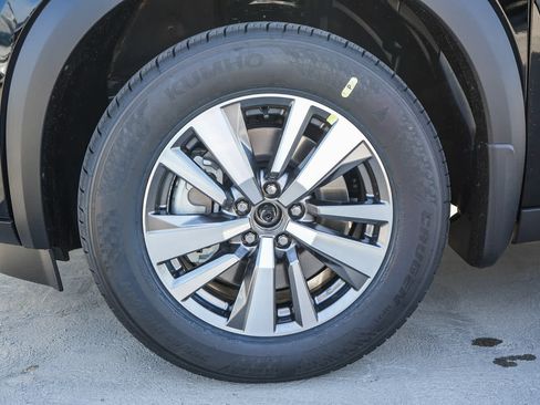 Used 2025 Nissan Pathfinder SL FWD image 11