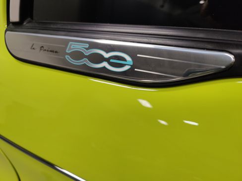 New 2025 FIAT 500 e w/ Quick Order Package 21B Icona image 4