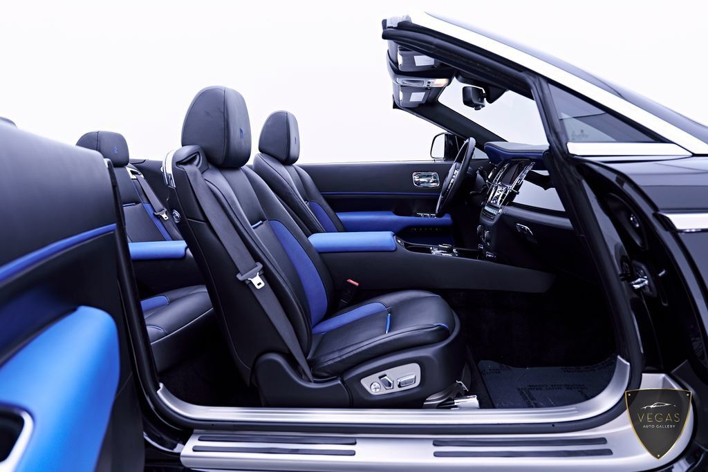 Used 2019 Rolls-Royce Dawn RWD image 35