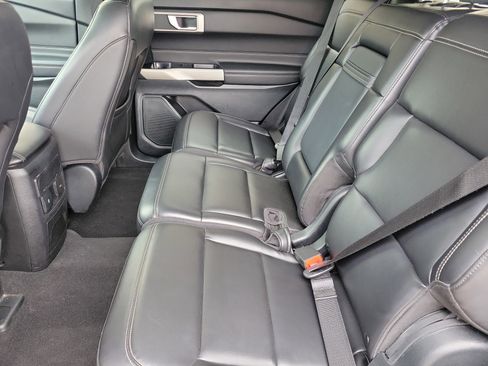 Used 2024 Ford Explorer XLT w/ Equipment Group 202A RWD image 12