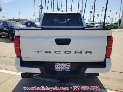 Certified 2024 Toyota Tacoma SR5 AWD/4WD image 5