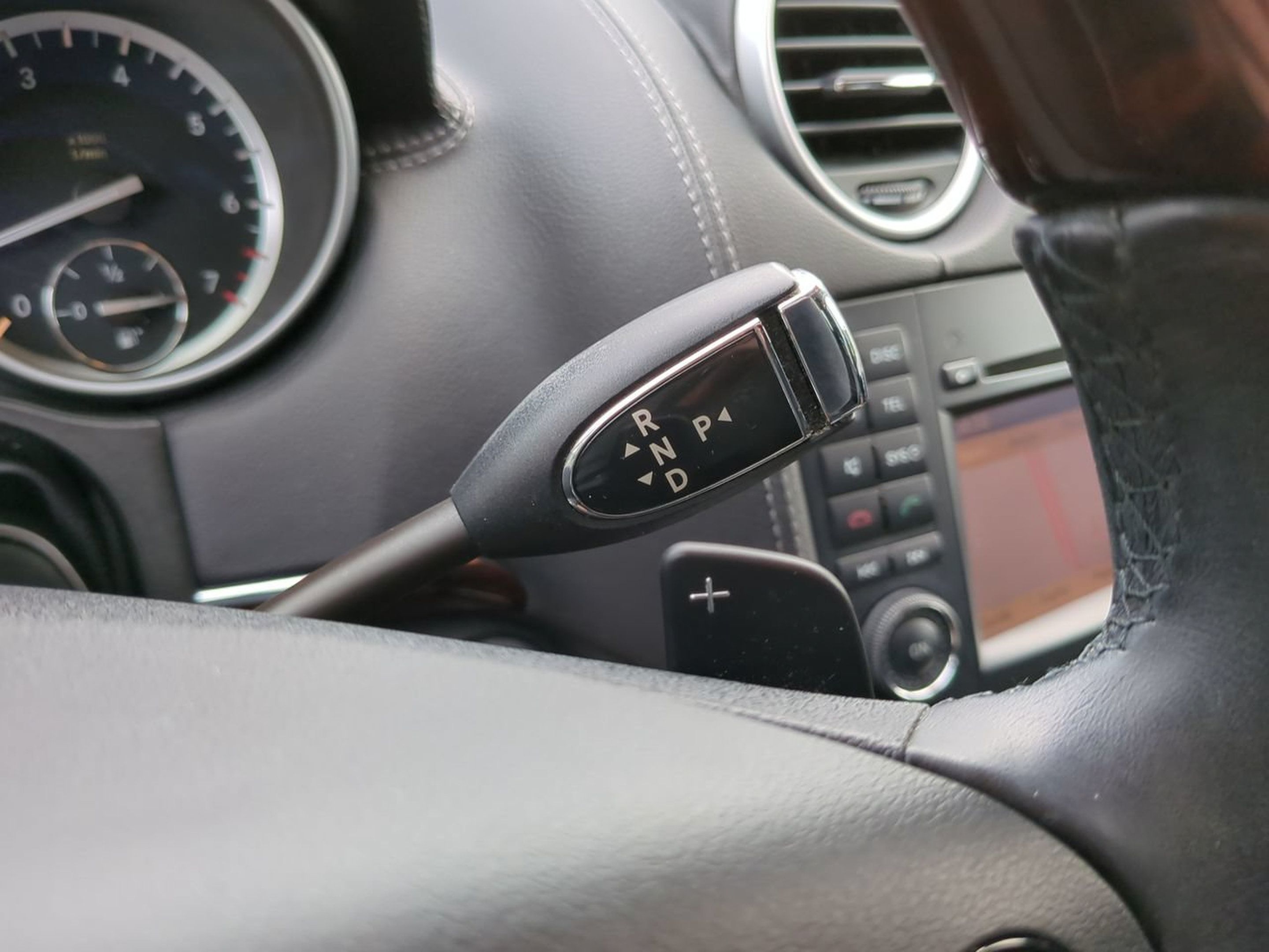Used 2011 Mercedes-Benz GL 550 4MATIC image 16