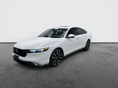 Used 2024 Honda Accord Touring image 7