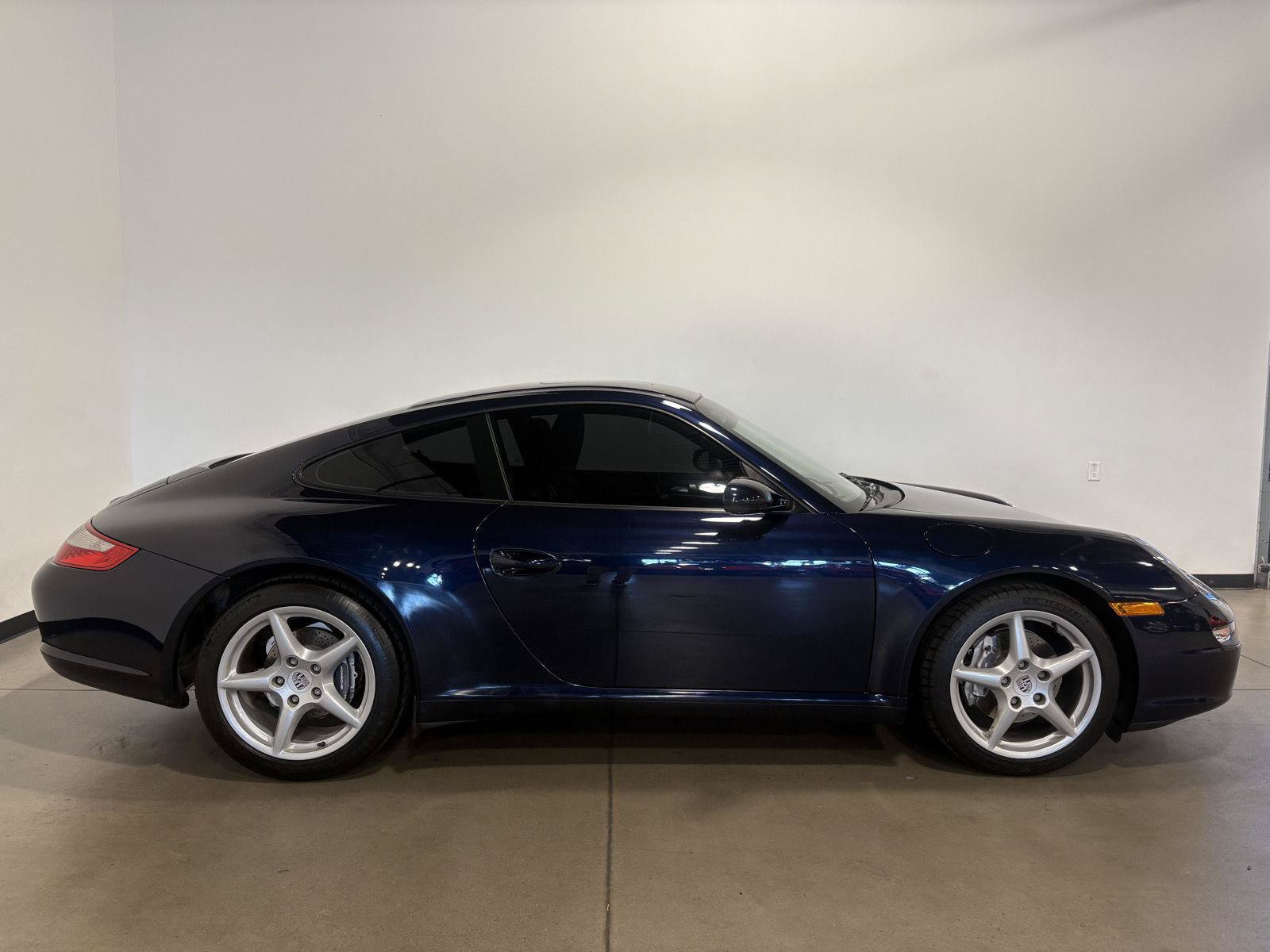 Used 2006 Porsche 911 Carrera RWD image 2
