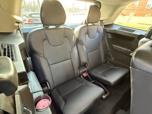 Used 2017 Volvo XC90 T6 Momentum w/ Vision Package image 6