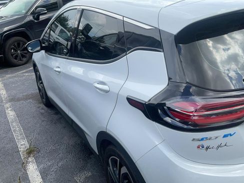 Used 2023 Chevrolet Bolt LT w/ Infotainment Package FWD image 3