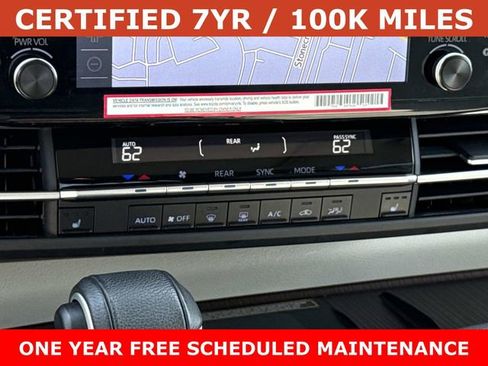Used 2024 Toyota Sienna XLE w/ XLE Plus Package FWD image 22