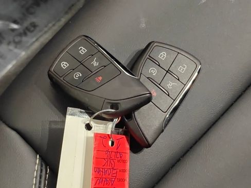 Used 2025 GMC Acadia Elevation w/ Elevation Premium Package FWD image 12