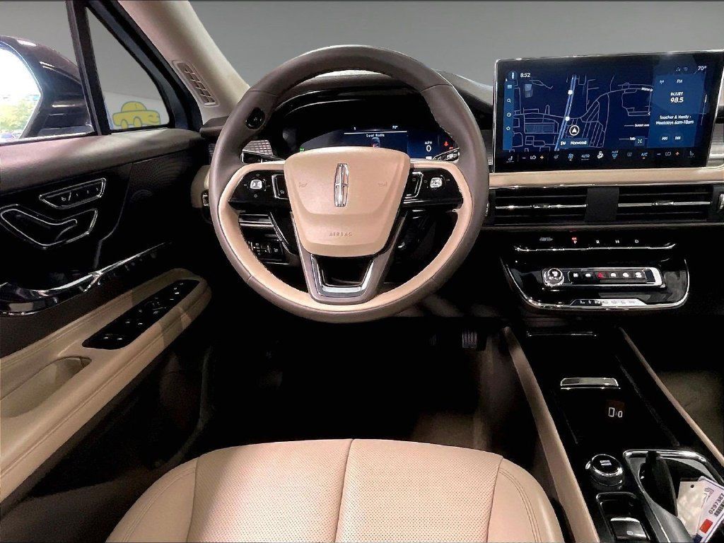 Used 2023 Lincoln Corsair AWD w/ Equipment Group 101A image 17