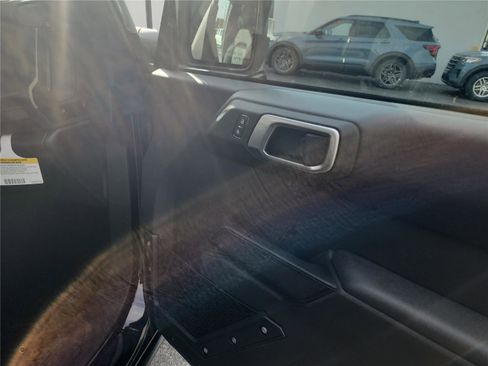 New 2025 Ford Bronco Badlands image 24