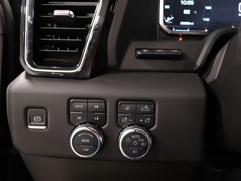 Used 2024 GMC Sierra 2500 Denali Ultimate w/ LPO, GMC Protection Package AWD/4WD image 15