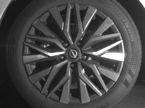 Used 2025 Nissan Altima 2.5 SV FWD image 12
