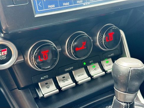 Used 2022 Toyota GR86 w/ ALL Weather Mat Package (TMS) image 15