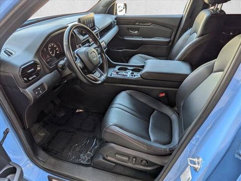 Used 2025 Honda Pilot TrailSport image 16