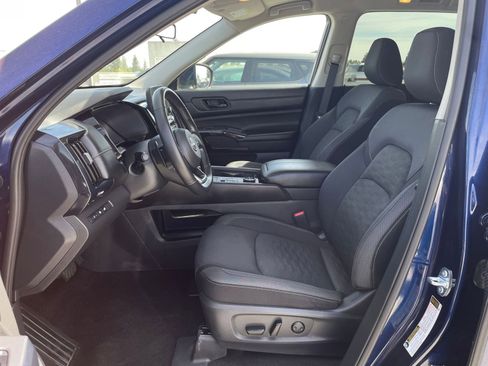 Used 2025 Nissan Pathfinder SV image 29