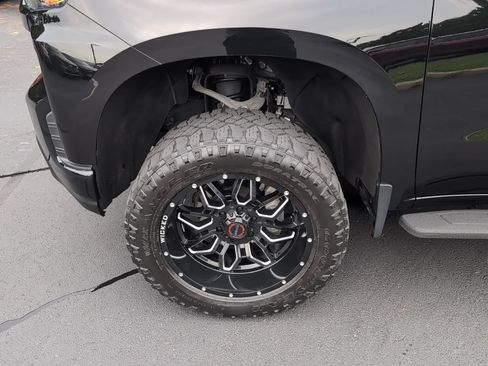 Used 2021 Chevrolet Silverado 1500 Custom Trail Boss AWD/4WD image 17