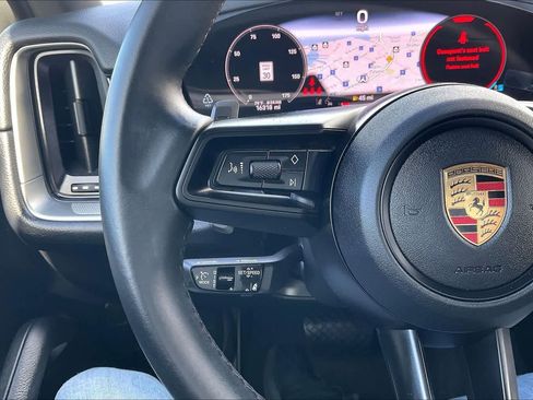 Used 2025 Porsche Cayenne Coupe AWD/4WD image 24