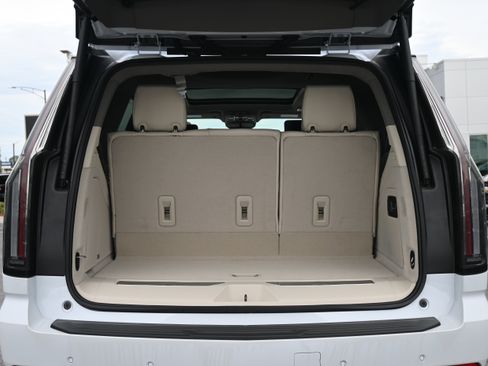 Used 2026 Cadillac Escalade Platinum Sport w/ LPO, Floor Liner Package AWD/4WD image 33
