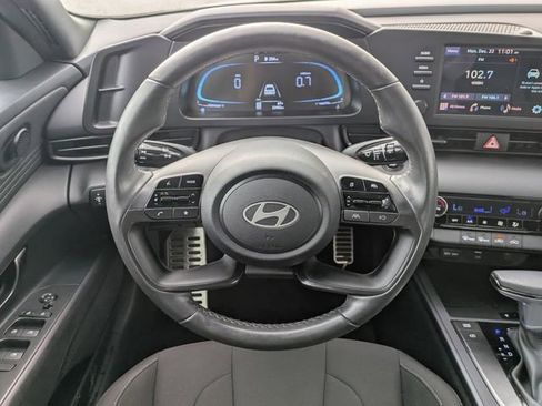 Used 2025 Hyundai Elantra Sport image 18