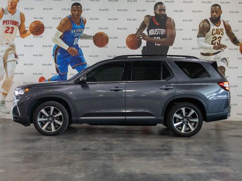 Used 2025 Honda Pilot Elite image 18