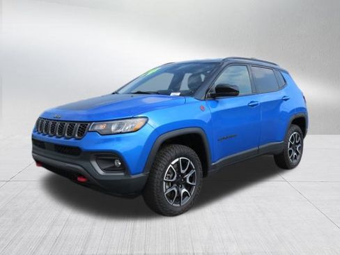 Used 2024 Jeep Compass Trailhawk image 4