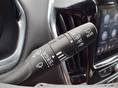 Used 2023 Chevrolet Traverse LT FWD image 21