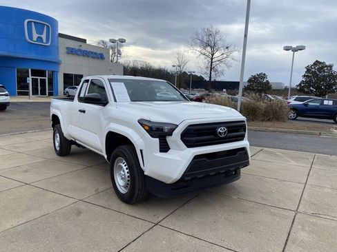 Used 2024 Toyota Tacoma SR image 2