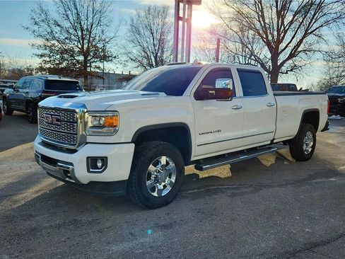 Used 2018 GMC Sierra 3500 Denali w/ Duramax Plus Package image 4