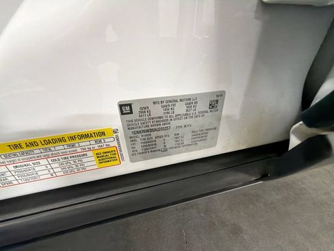 Used 2017 Chevrolet Traverse LT FWD image 29