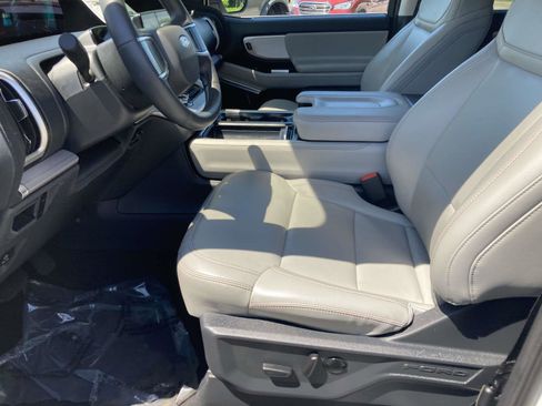 Used 2025 Ford Expedition Active RWD image 21