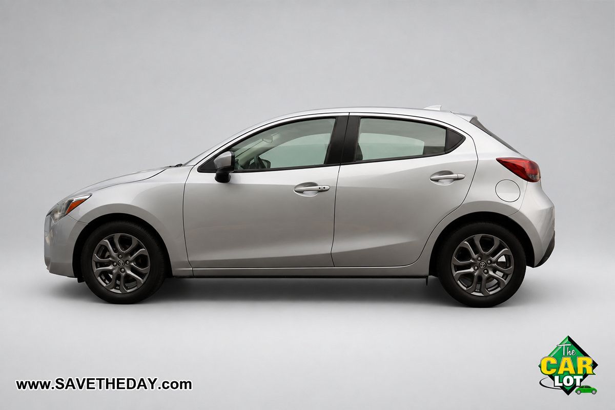 Used 2020 Toyota Yaris XLE FWD image 5