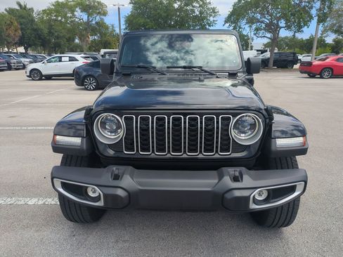 Used 2025 Jeep Wrangler Unlimited Sahara w/ Safety Group AWD/4WD image 4