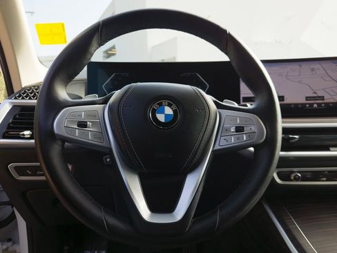 Used 2024 BMW X7 xDrive40i w/ Premium Package image 16
