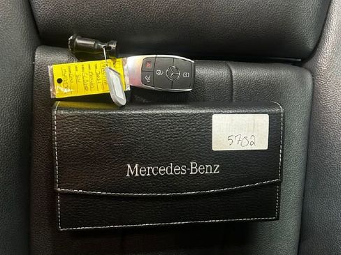 Used 2021 Mercedes-Benz GLB 250 4MATIC image 10