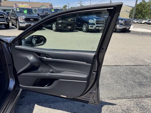 Used 2018 Toyota Camry XSE FWD image 37