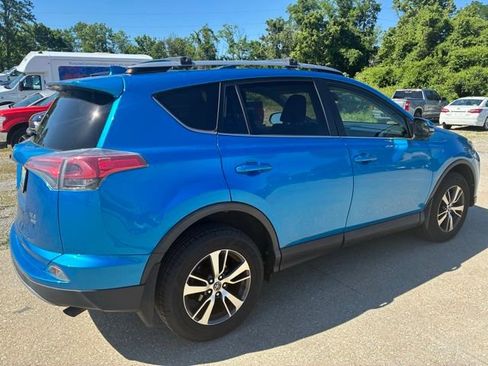 Used 2018 Toyota RAV4 XLE AWD/4WD image 6
