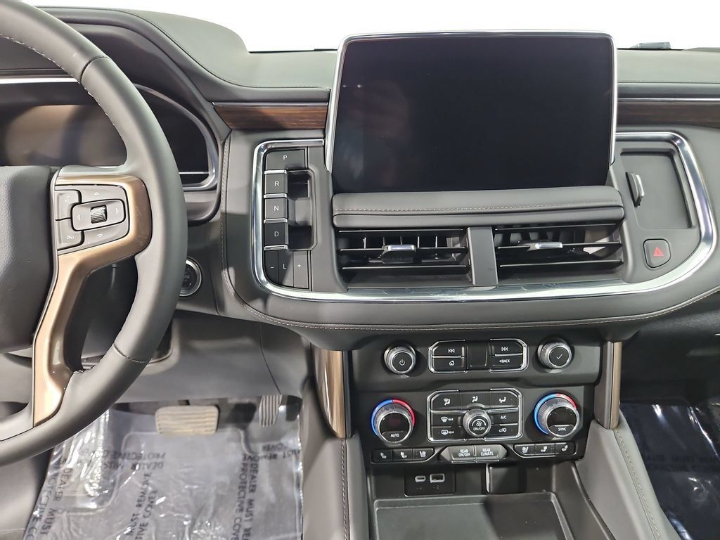 Used 2024 Chevrolet Tahoe High Country AWD/4WD image 18