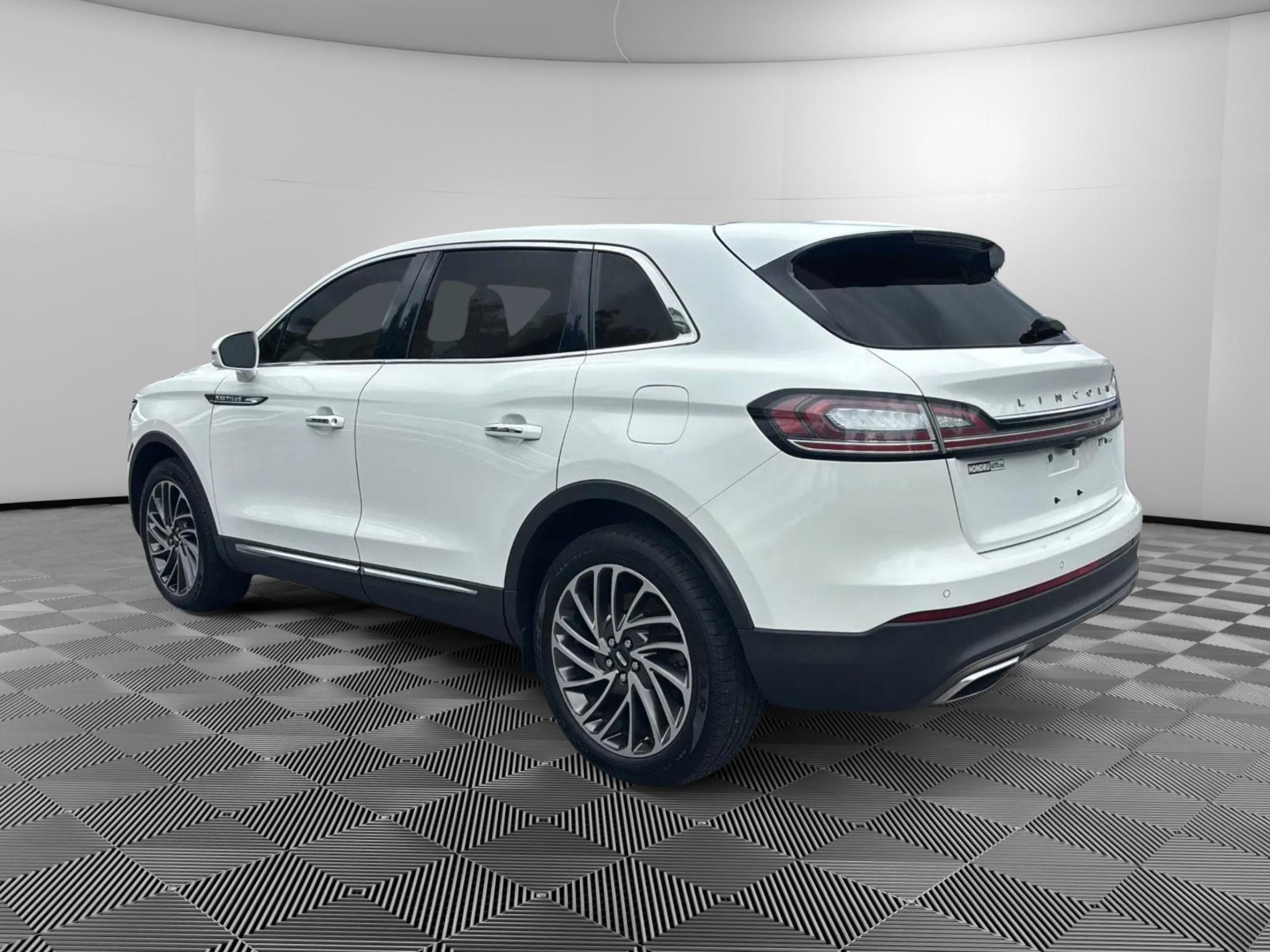 Used 2020 Lincoln Nautilus Reserve AWD/4WD image 3